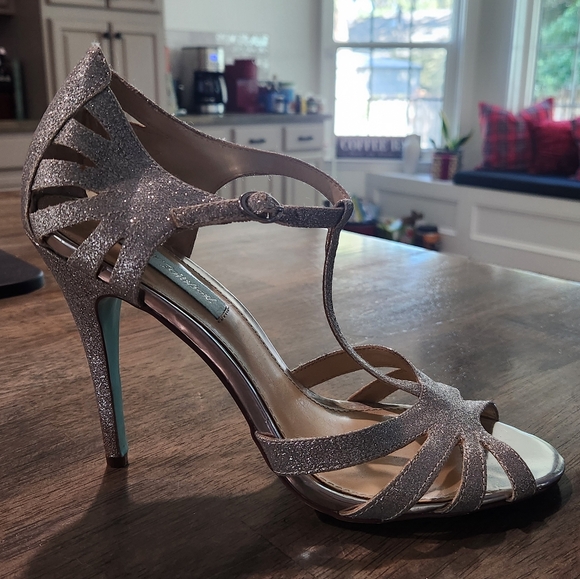 Betsey Johnson Elegant Silver High Heel Sandals Strappy Sz 8.5 - Picture 2 of 6